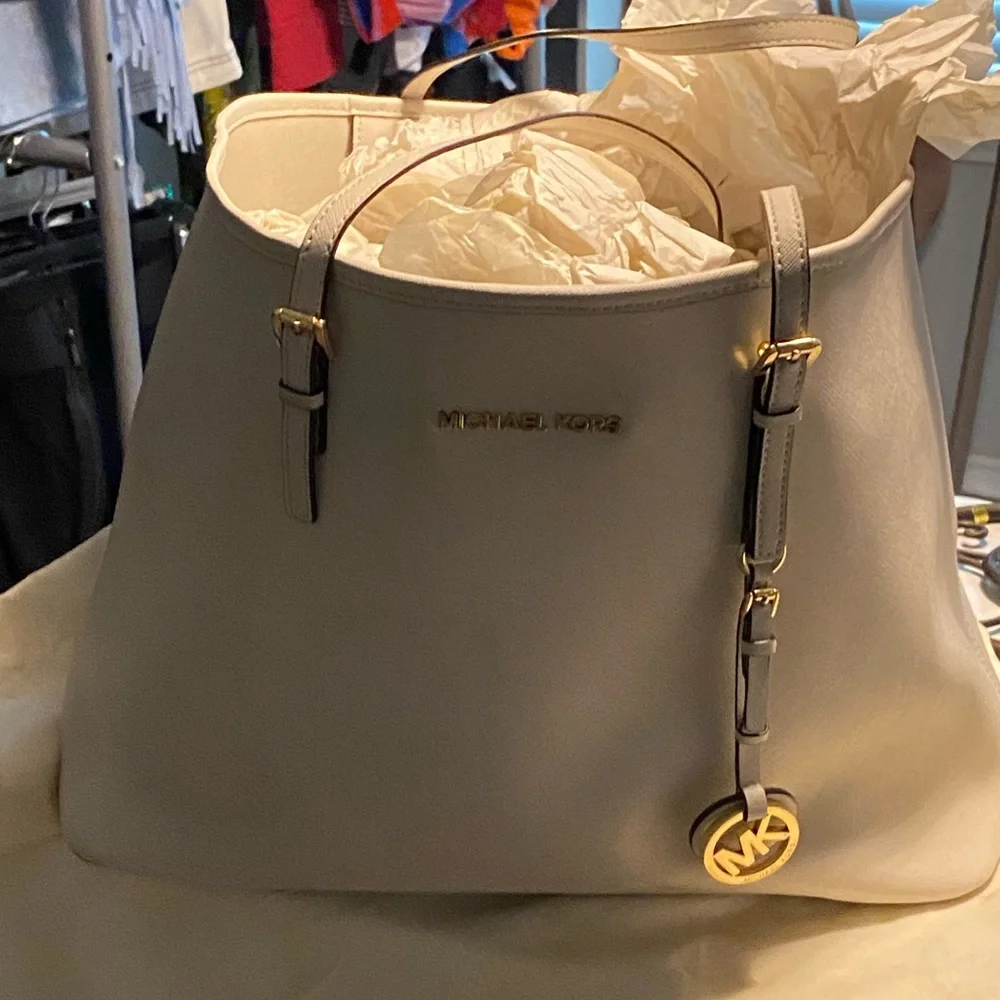 Michael Kors Cream Tote Bag - Picture 2 of 7
